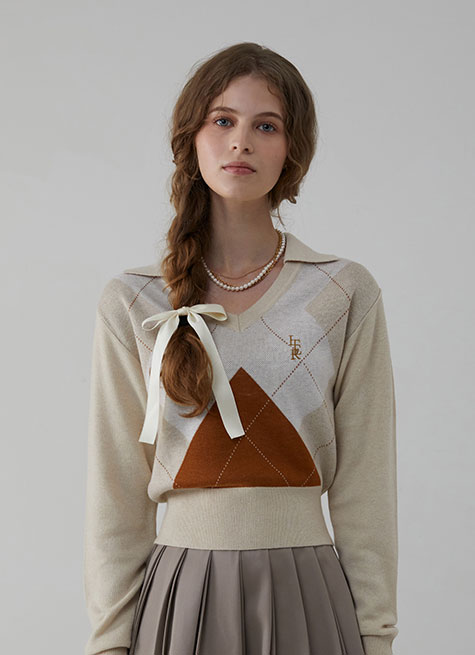 Argyle Jacquard Collar V-Neck Sweater_Beige